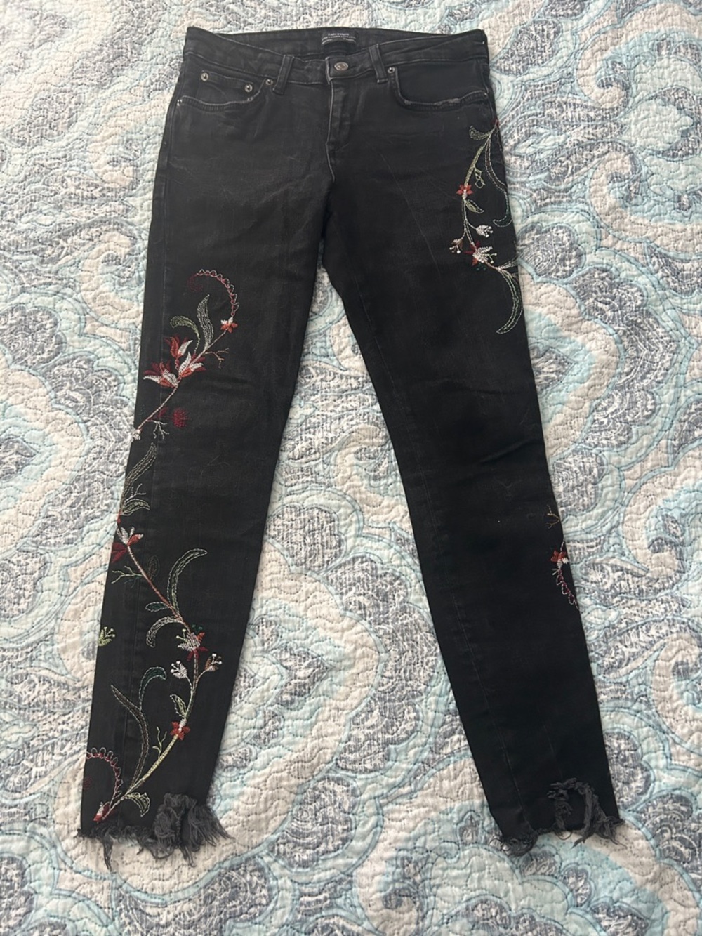 Zara Woman Black Embroidered Skinny Jeans with Frayed Hem